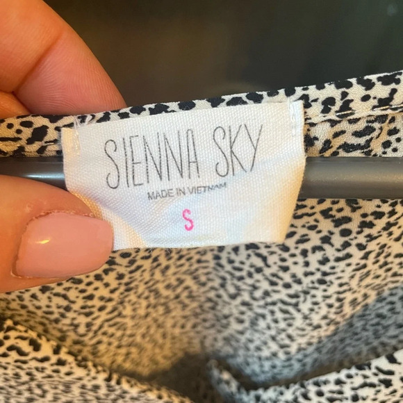 Black and white animal print short sleeved shirt with butterfly sleeves size S - Picture 5 of 5